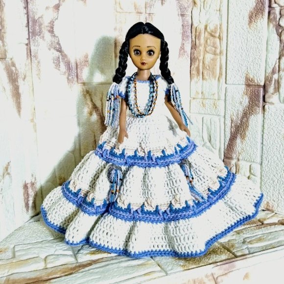 DOLL*NATIVE AMERICAN*HAND CROCHETED CLOTHING*BEADED NECKLACE*COLLECTORS ITEM* - Picture 1 of 12